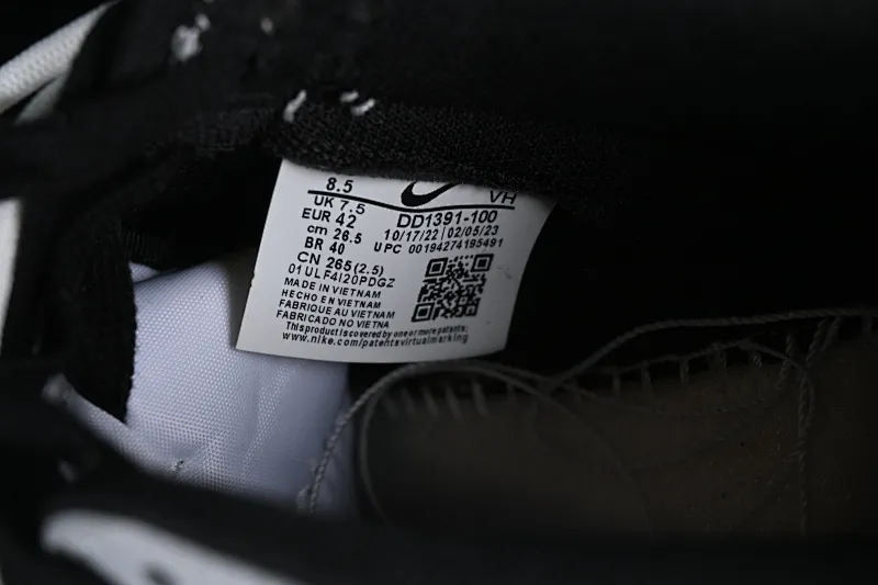 All Categories Nk SB Dunk Series Nk SB Dunk Low Low-top sneakers Nk Dunk Low Panda Prank-The Art of Love SB strappy low-top casual sneakers DD1391-100